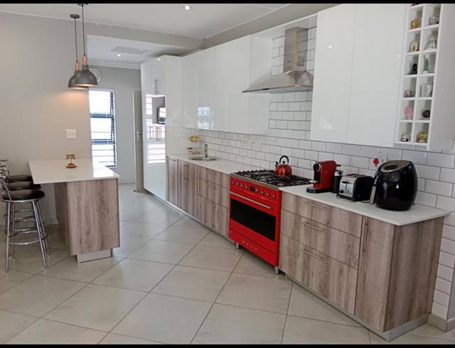 4 BEDROOM HOUSE FOR SALE IN FERNDALE